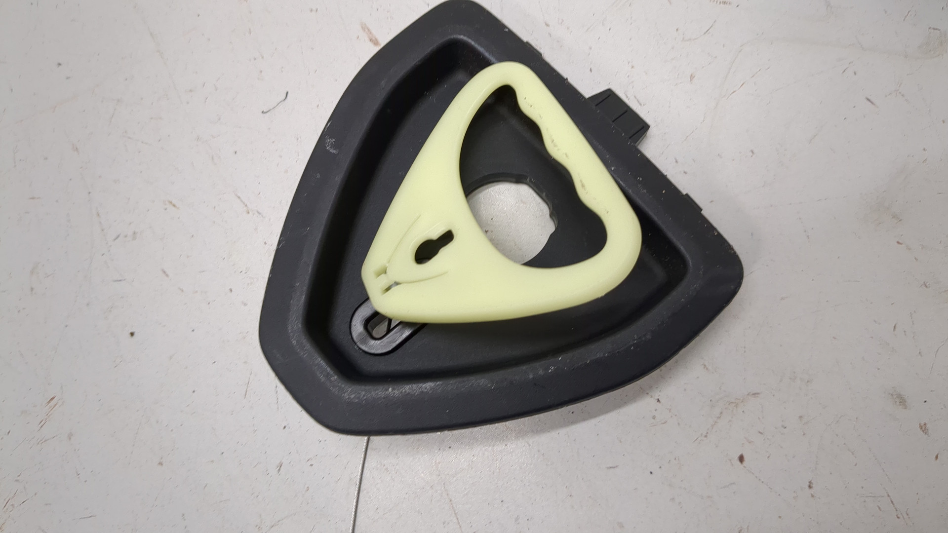 Замок багажника