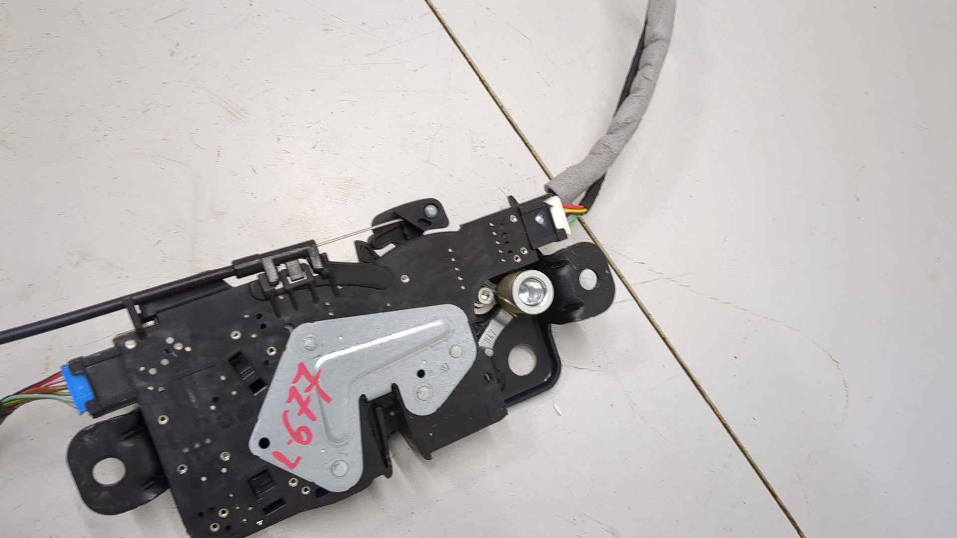 Замок багажника