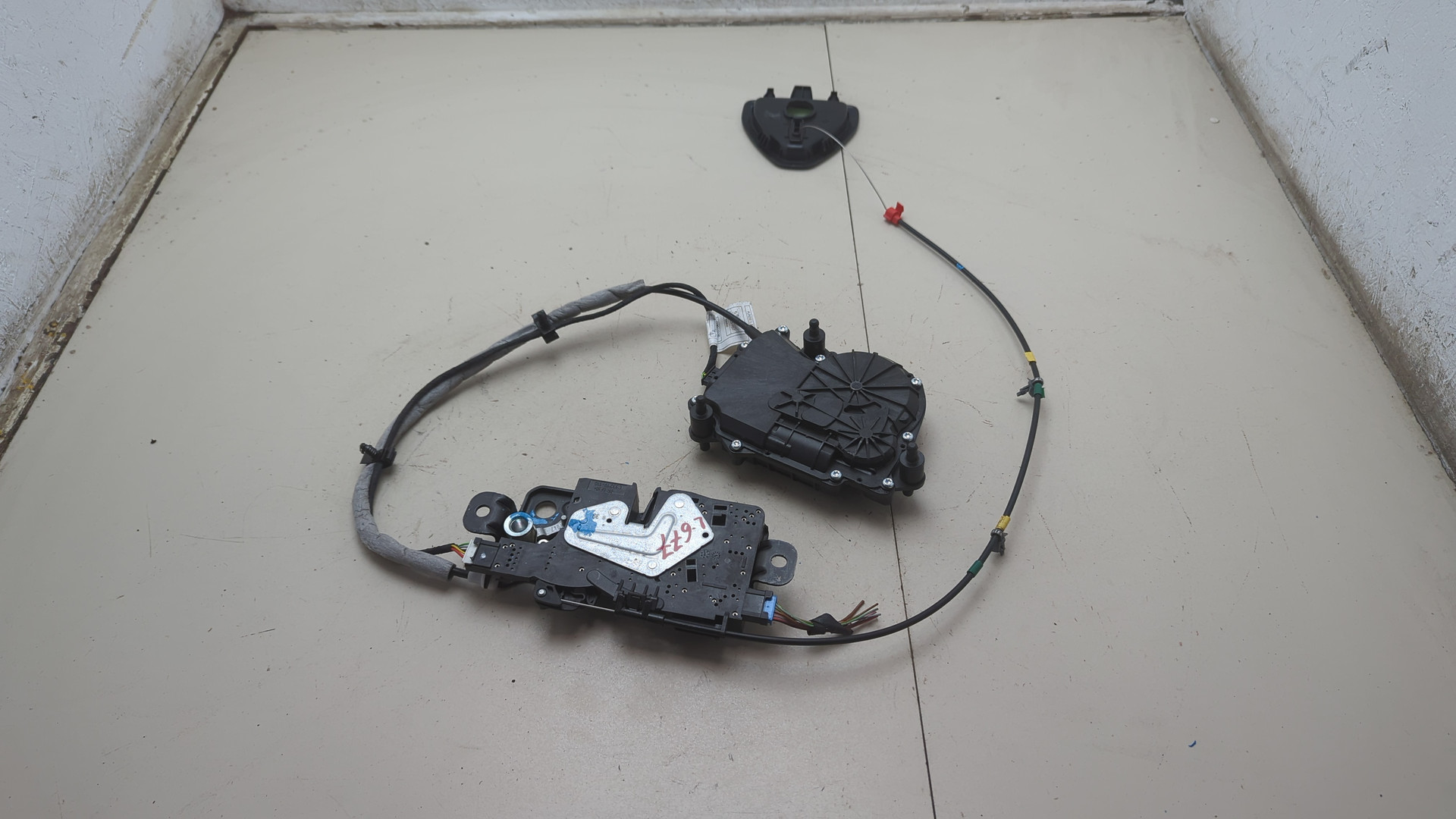 Замок багажника