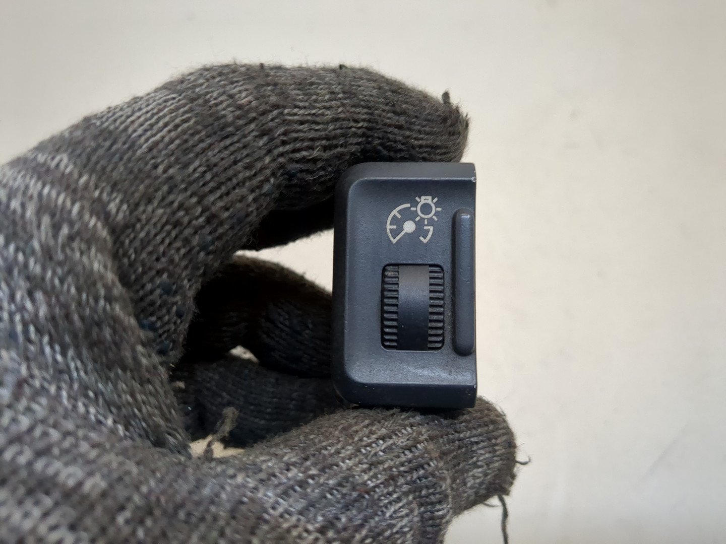 Кнопка корректора фар