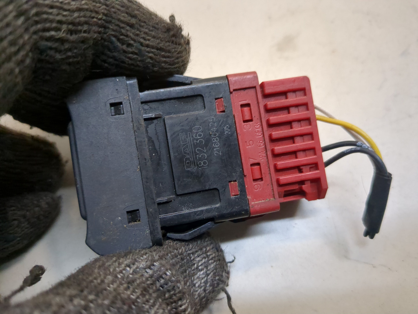 Кнопка корректора фар