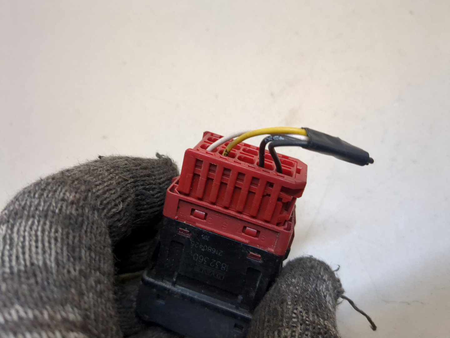 Кнопка корректора фар