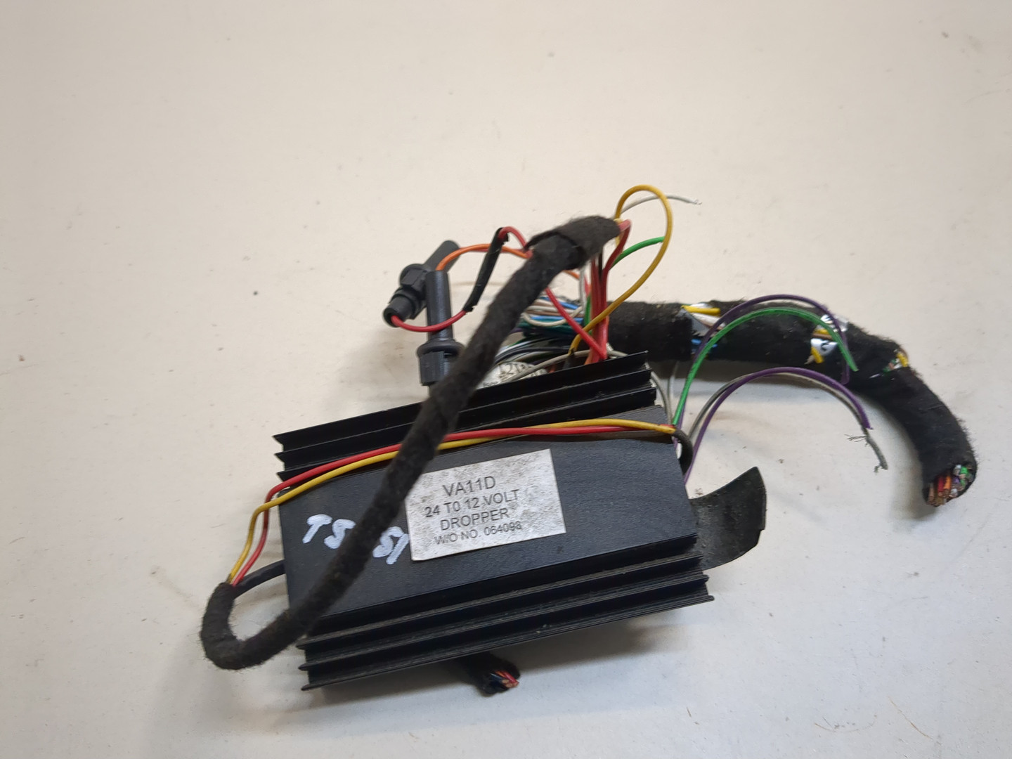 Преобразователь напряжения (адаптер)