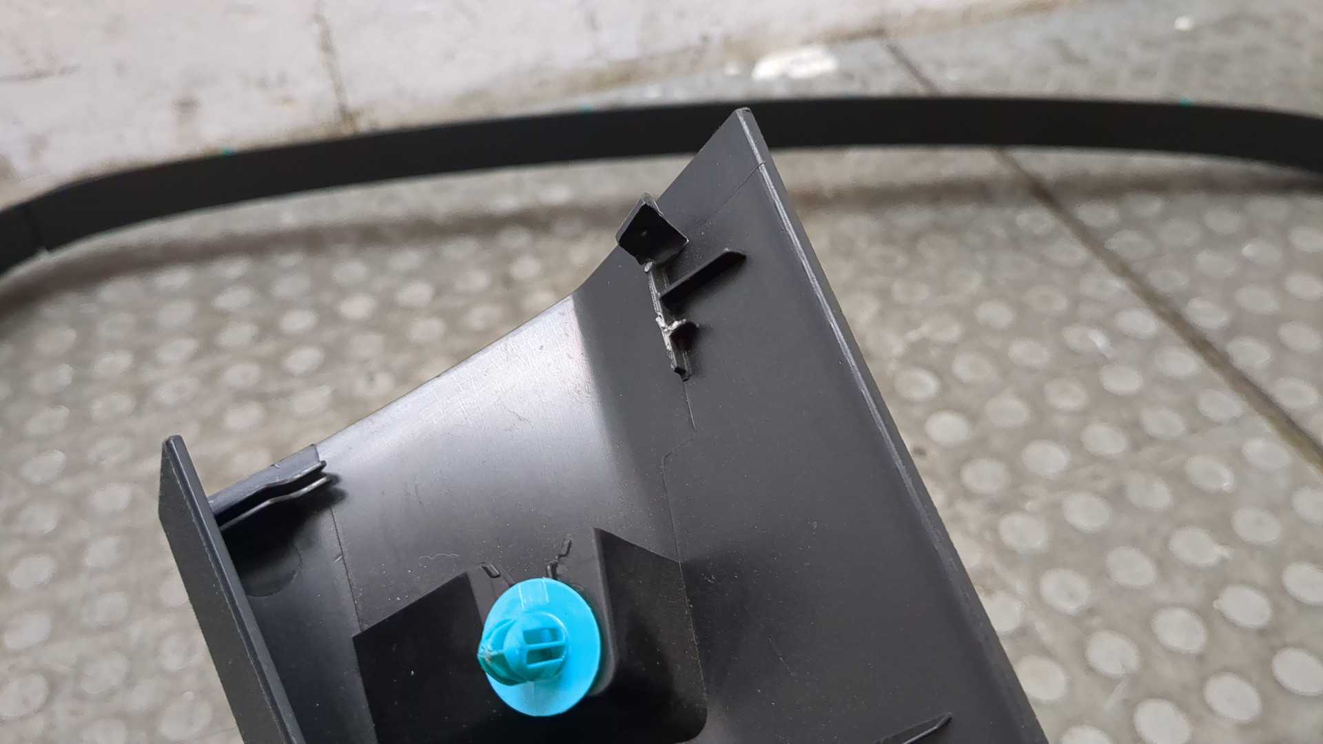 Обшивка двери багажника