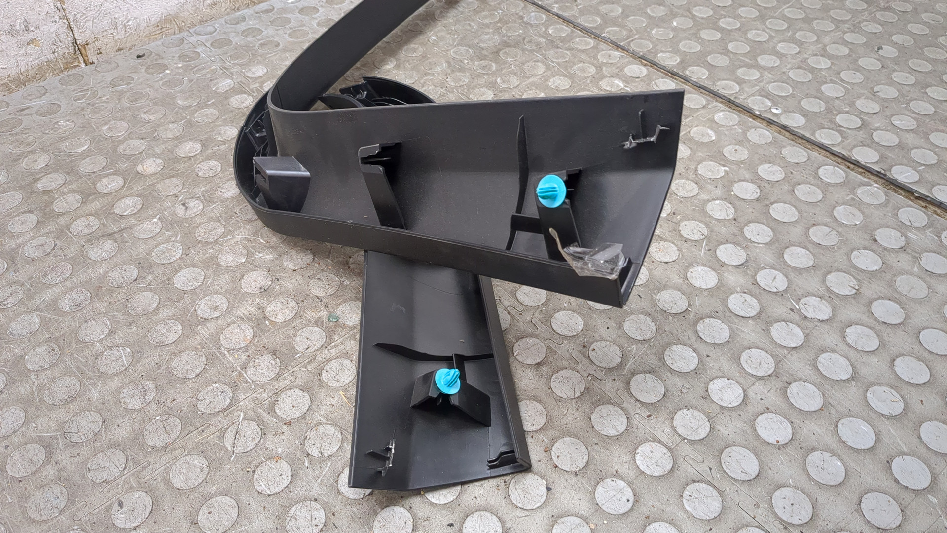 Обшивка двери багажника