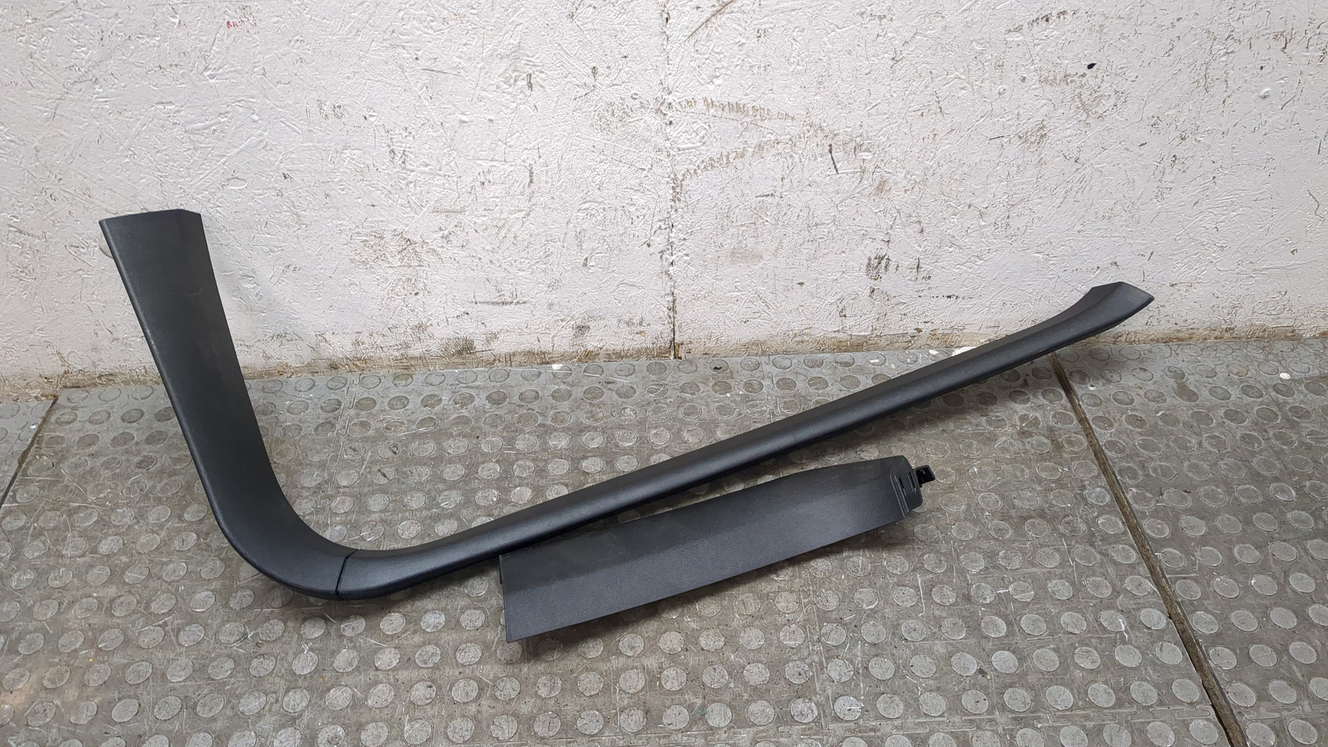 Обшивка двери багажника