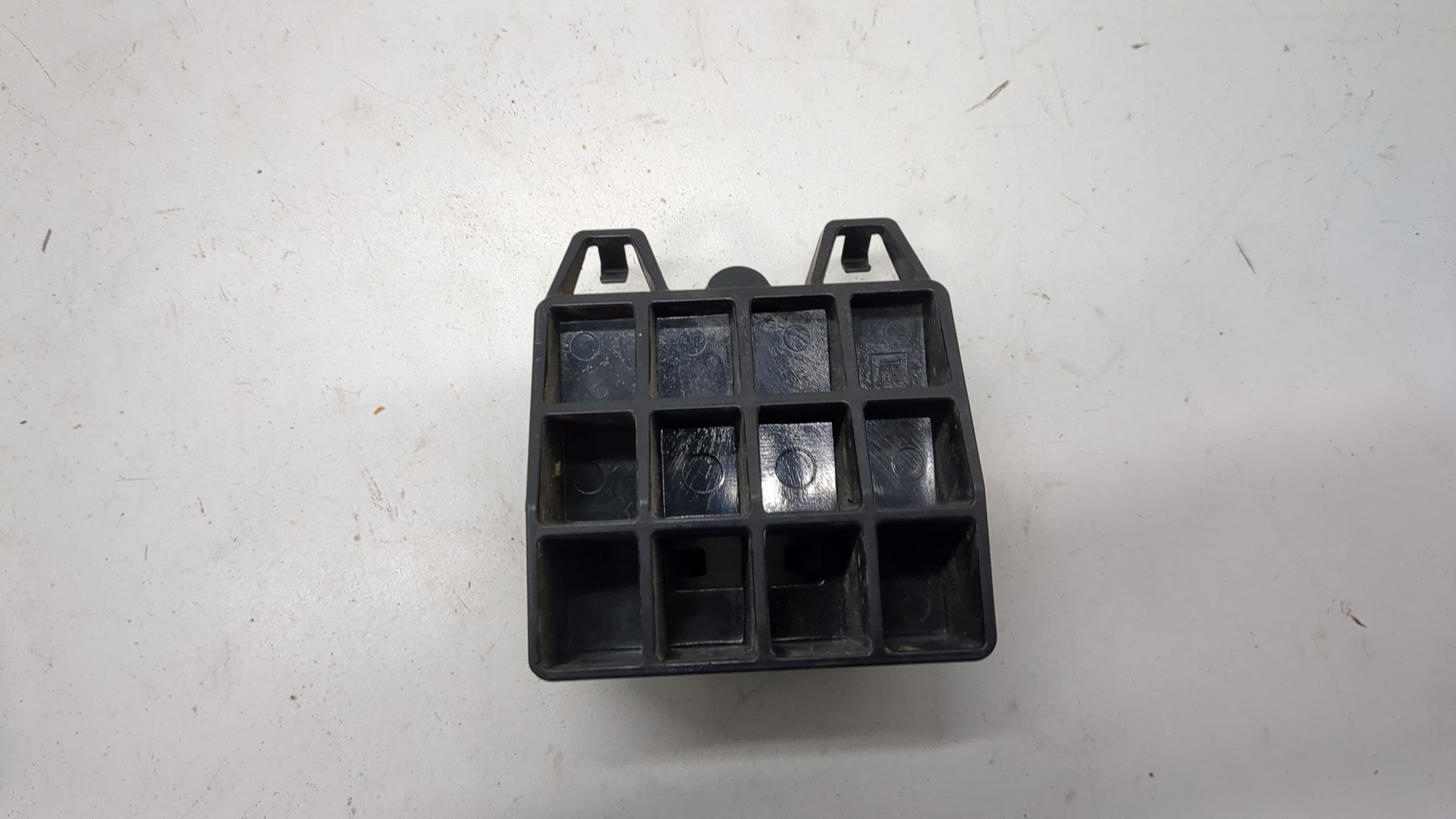 Кронштейн переднего бампера