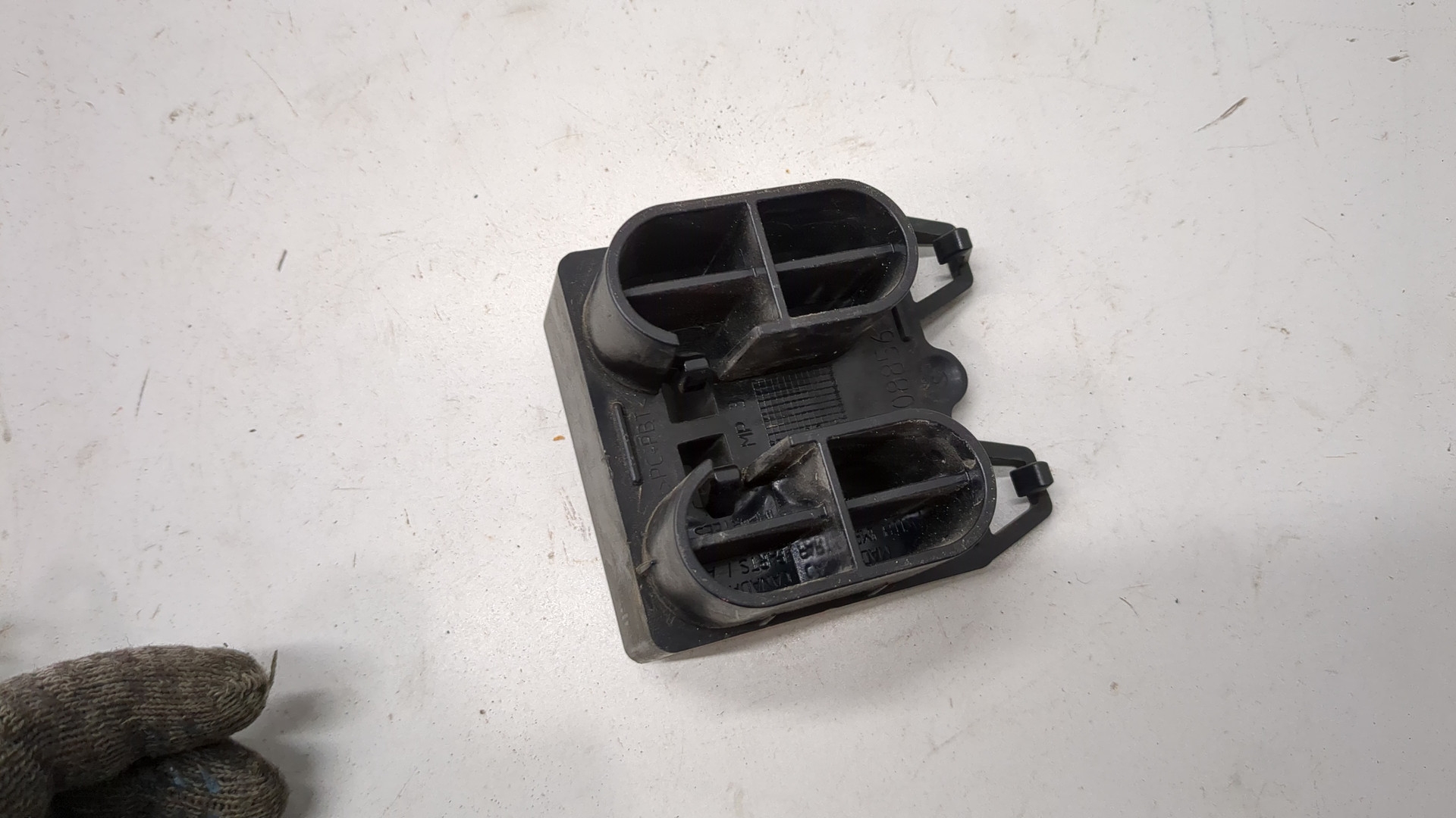 Кронштейн переднего бампера