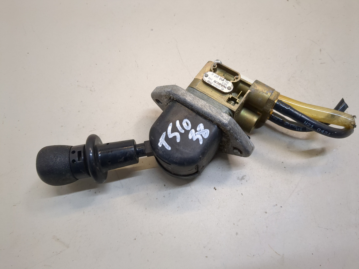 Кран ручного тормоза