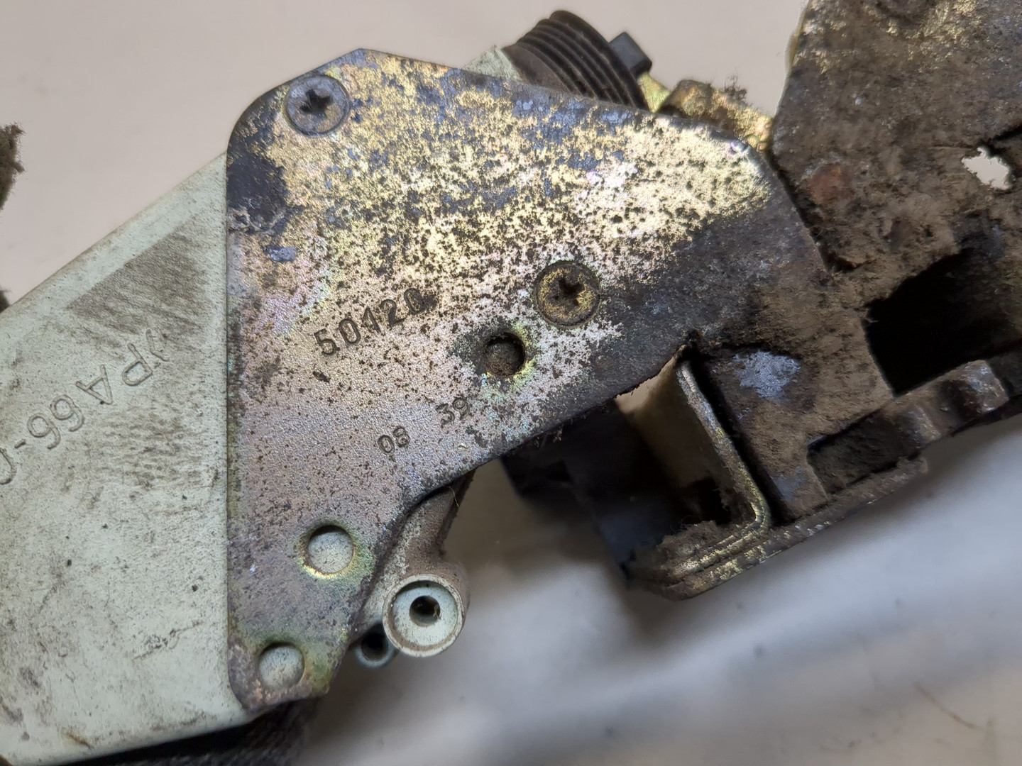 Замок двери передней правой