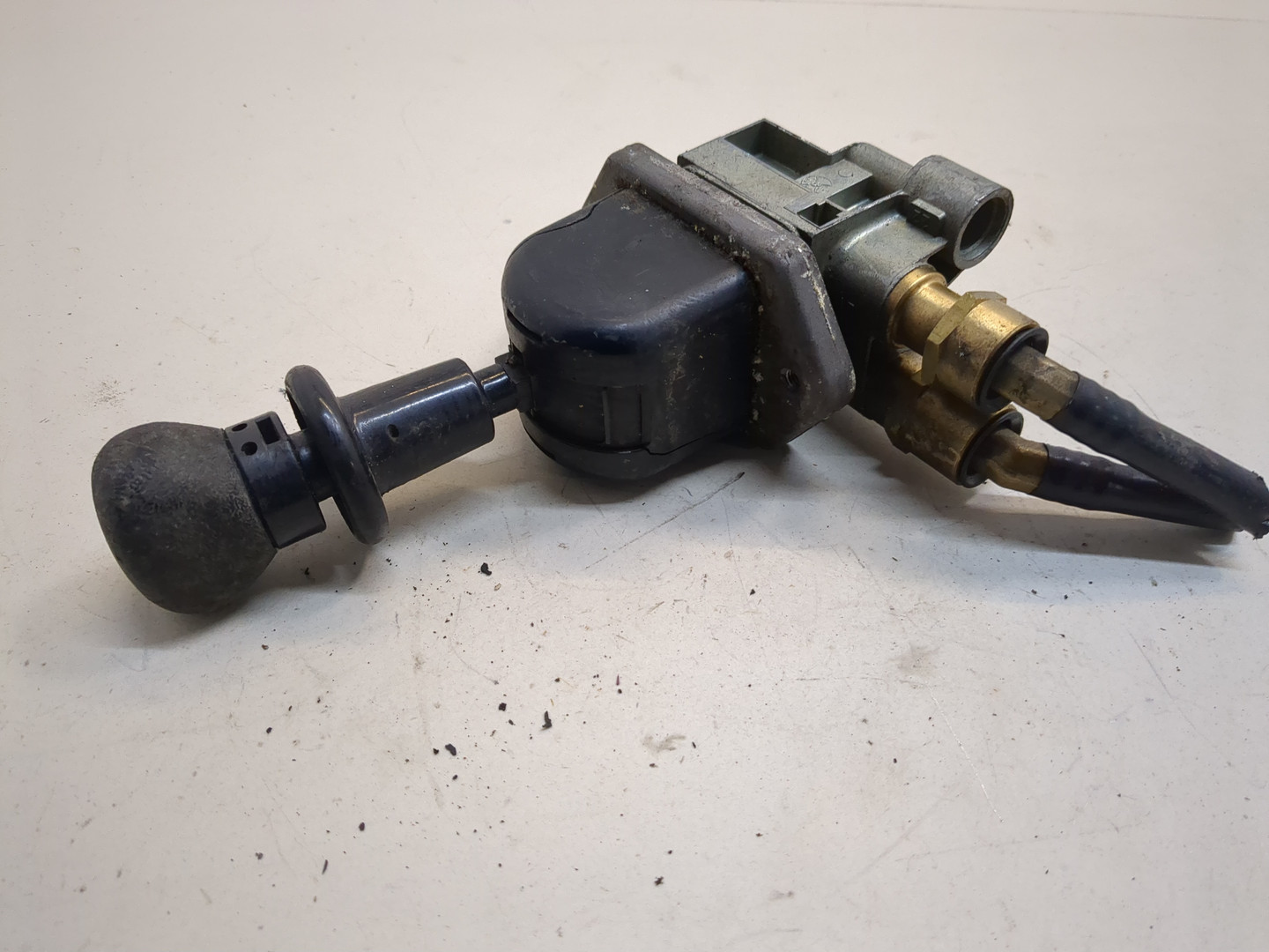 Кран ручного тормоза