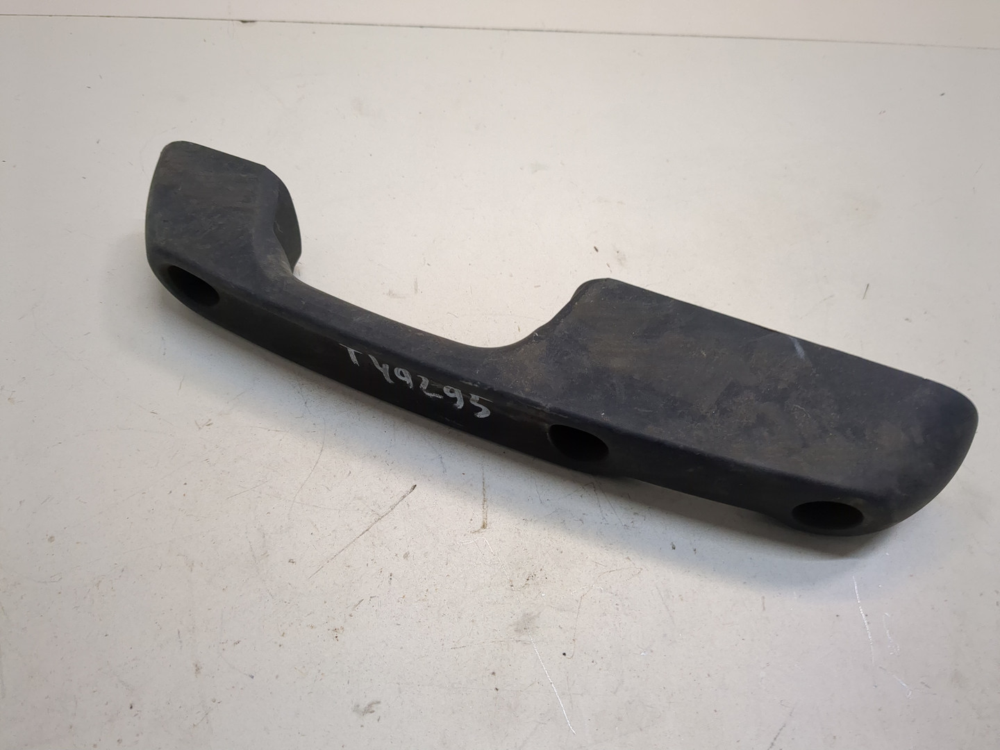 Ручка открывания капота