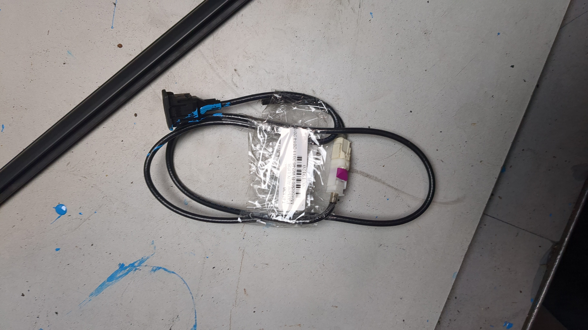 Гнездо AUX / USB IN