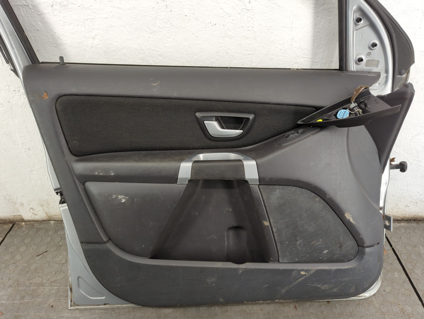 Дверь передняя левая