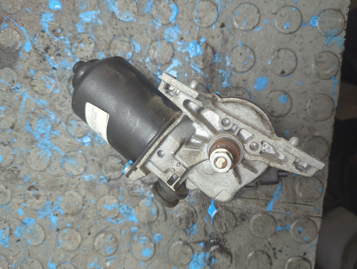 Моторчик стеклоочистителя передний