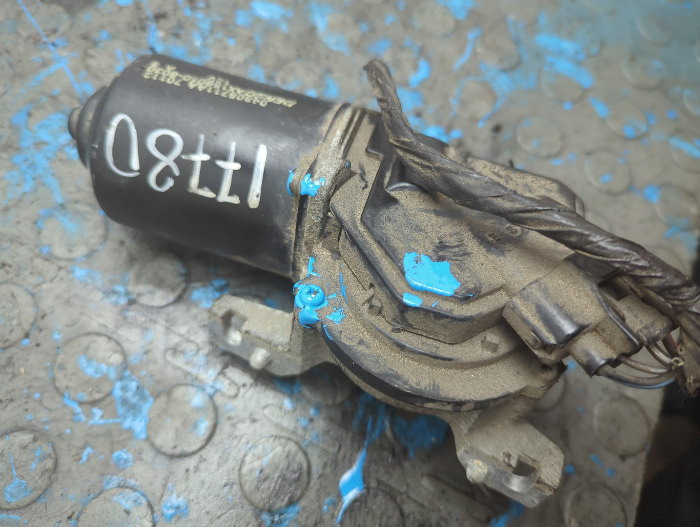 Моторчик стеклоочистителя передний