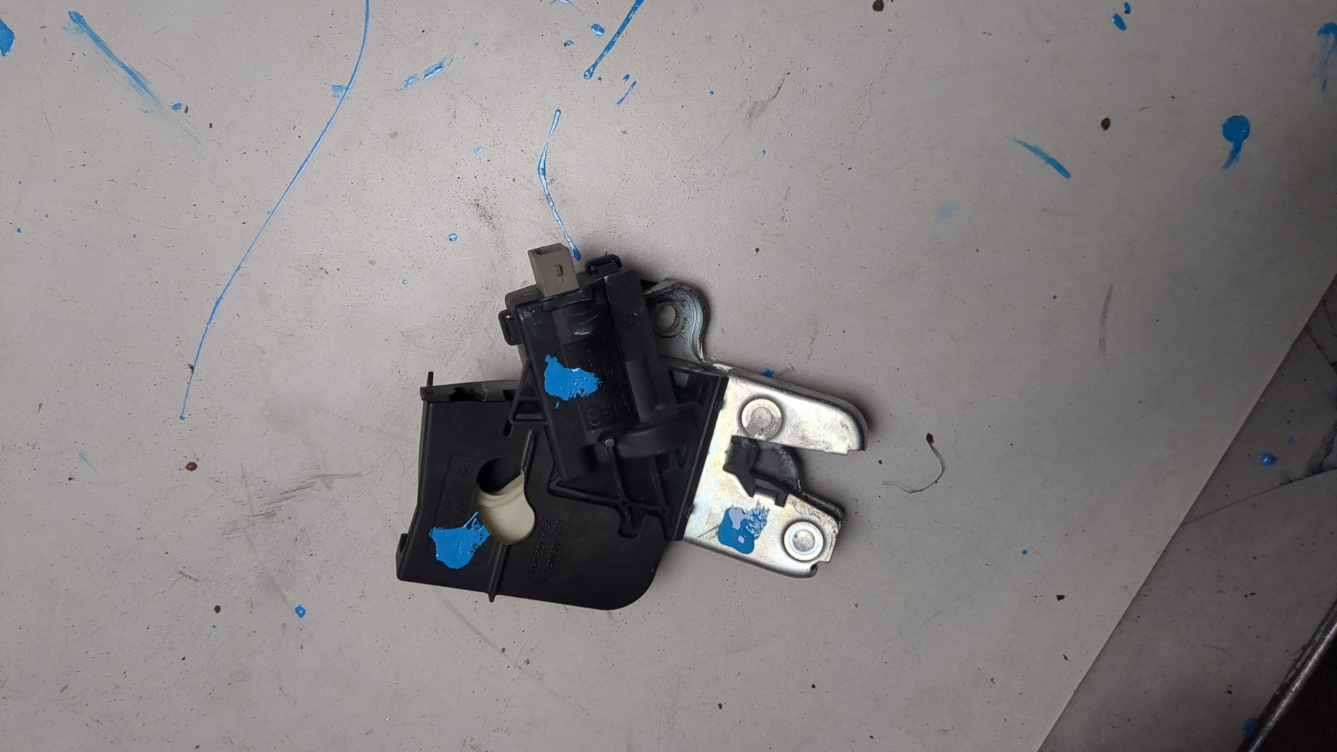 Замок багажника