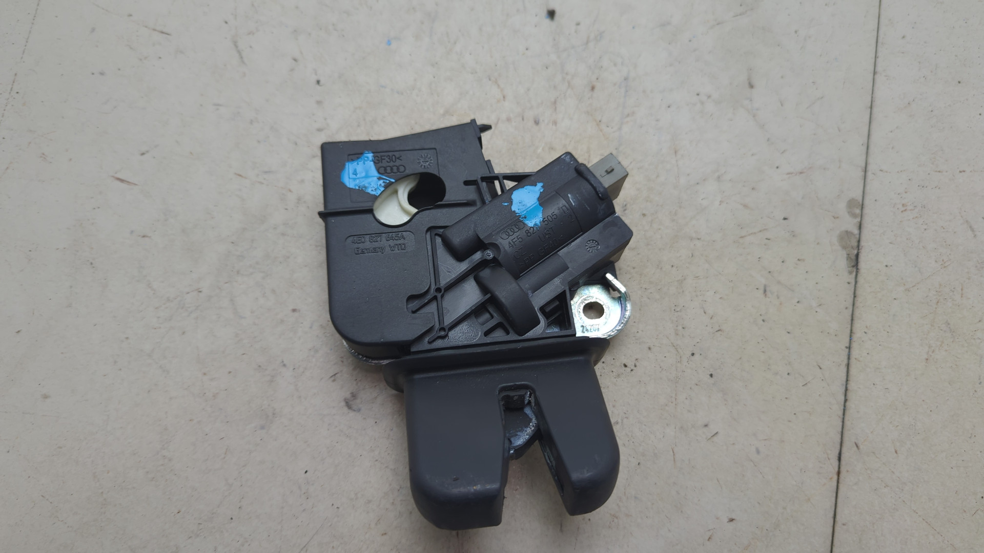 Замок багажника