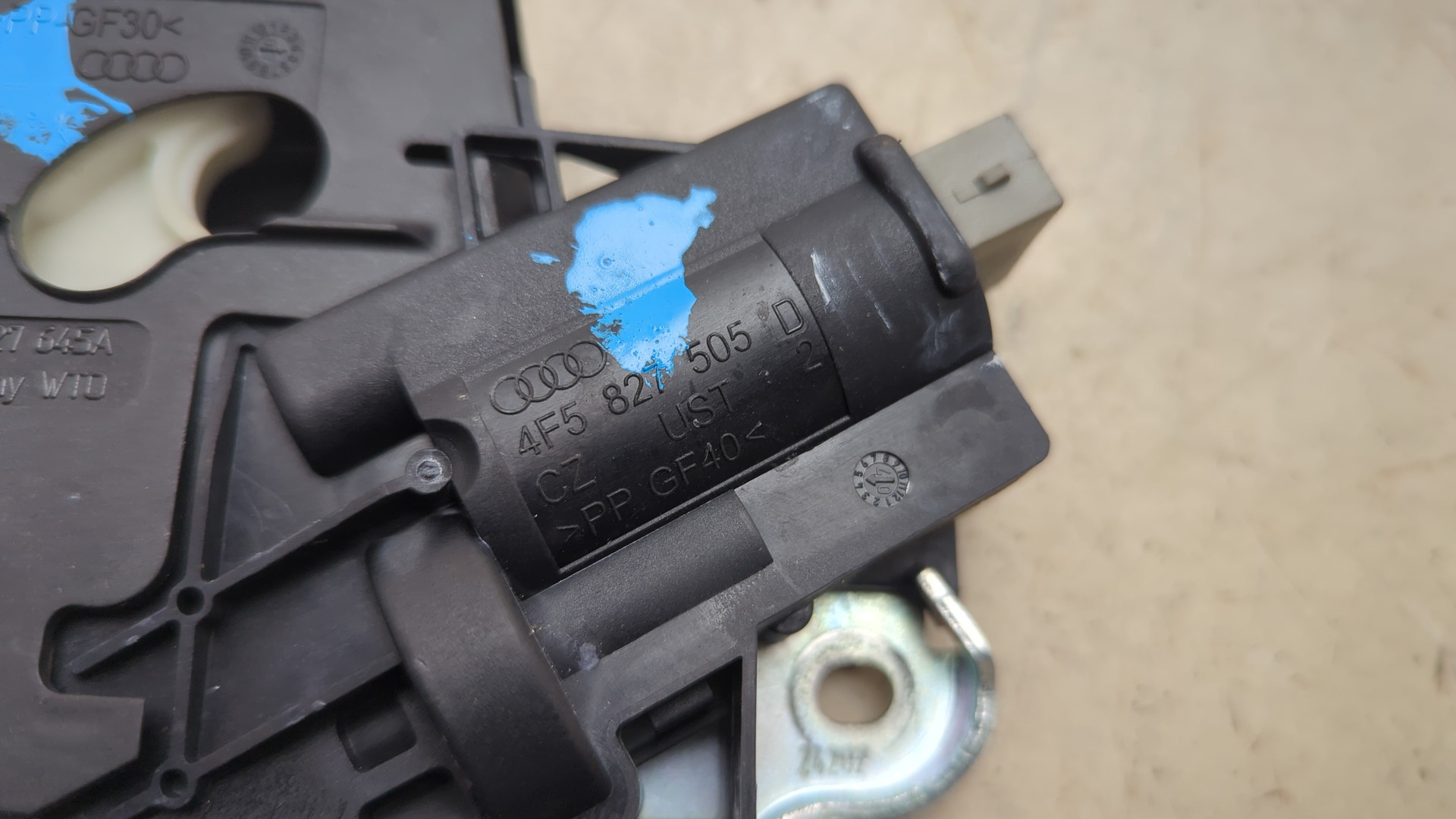 Замок багажника