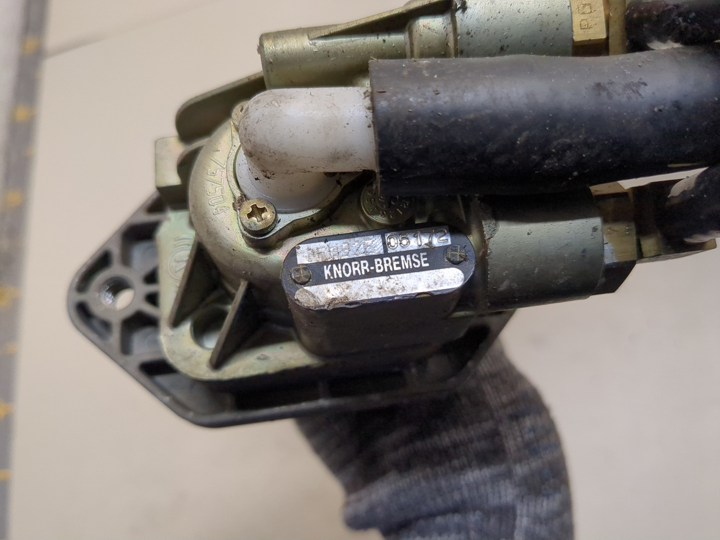 Кран ручного тормоза