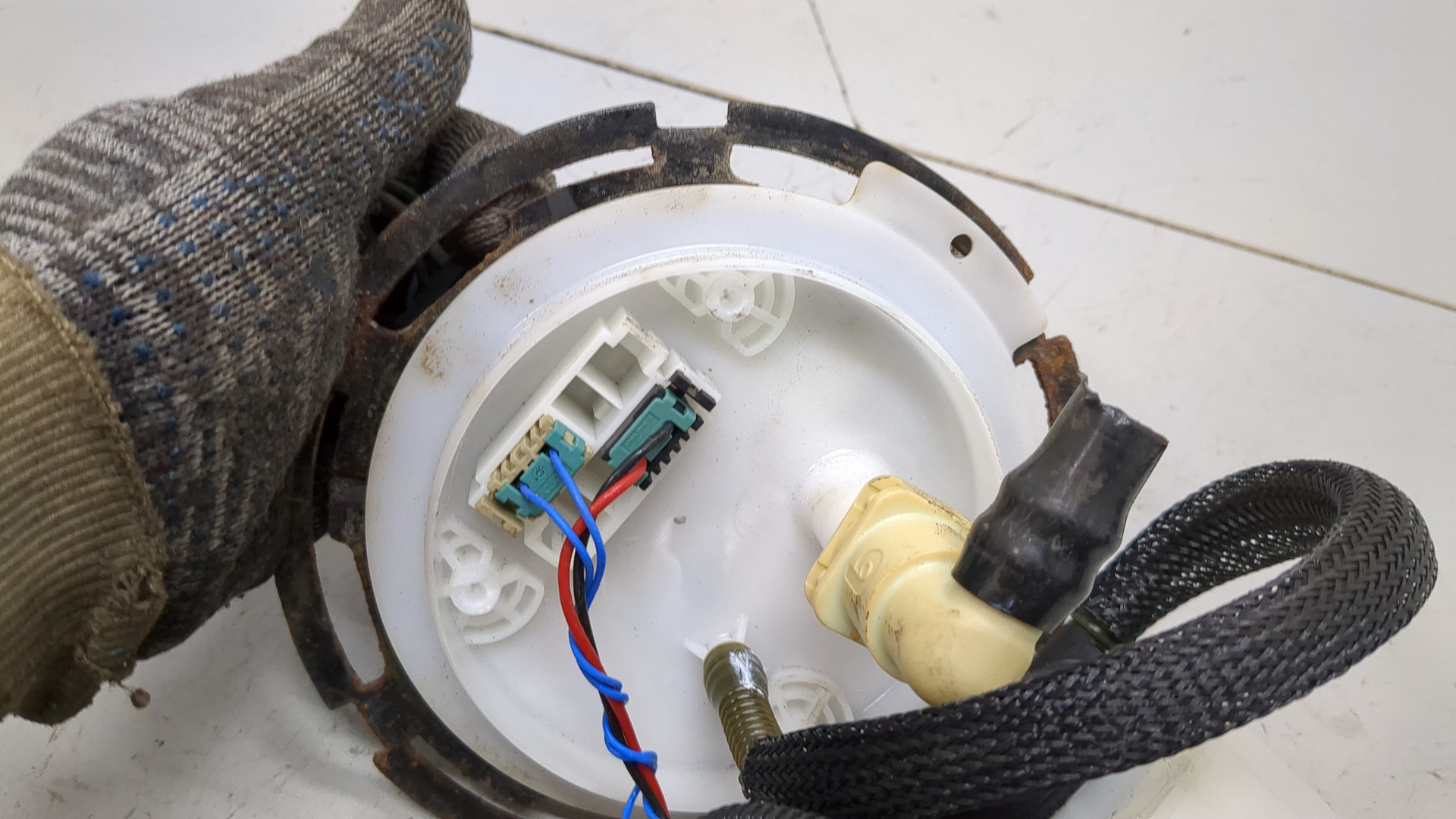 Насос топливный электрический