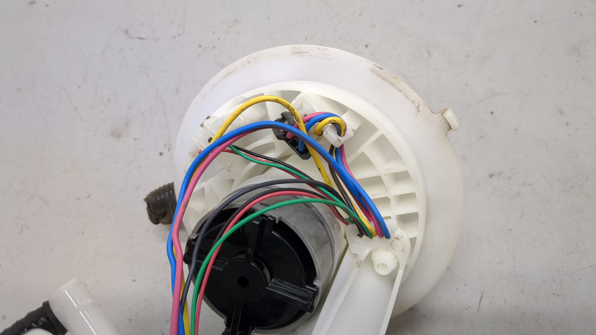 Насос топливный электрический