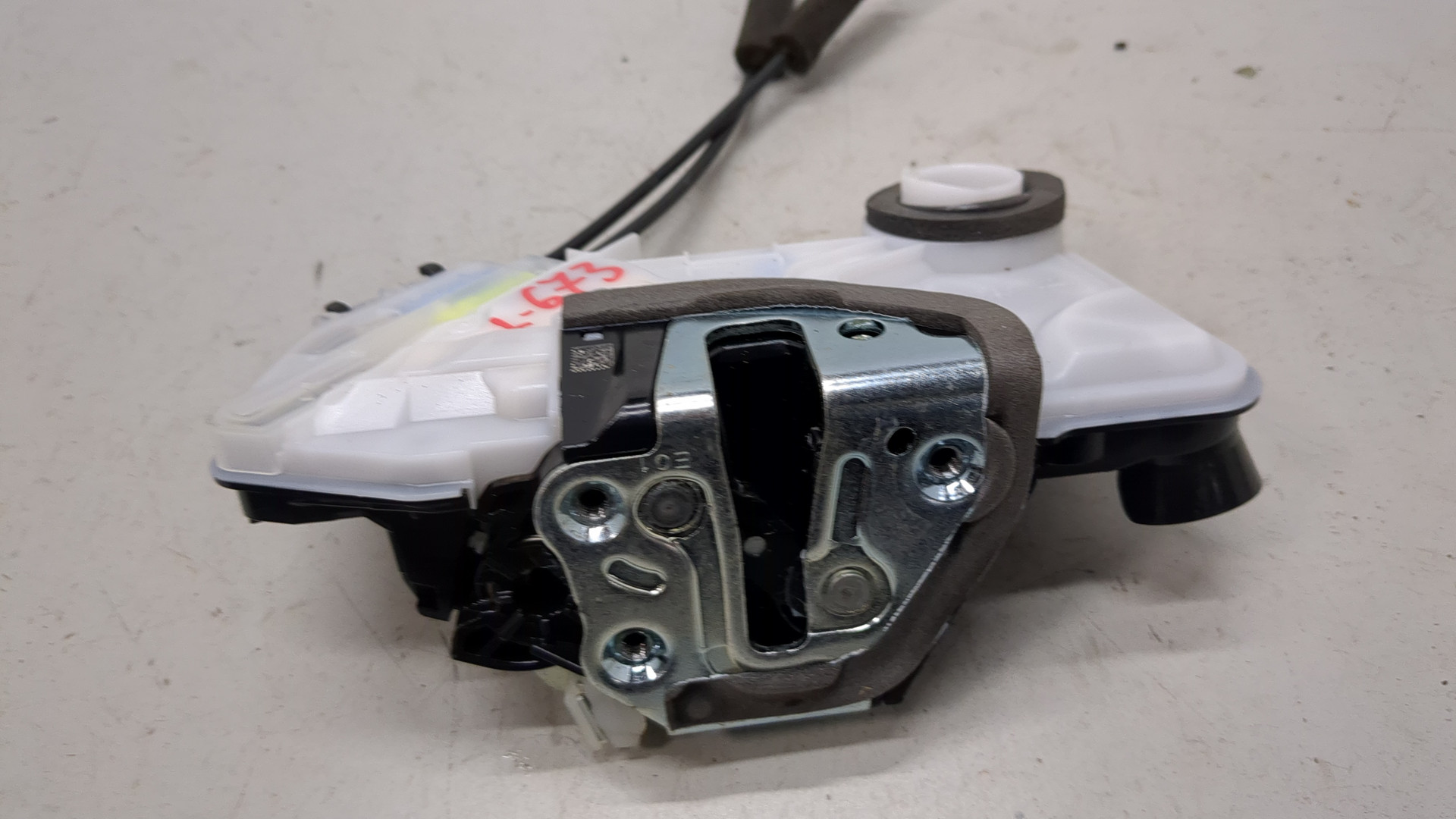 Замок двери передней правой