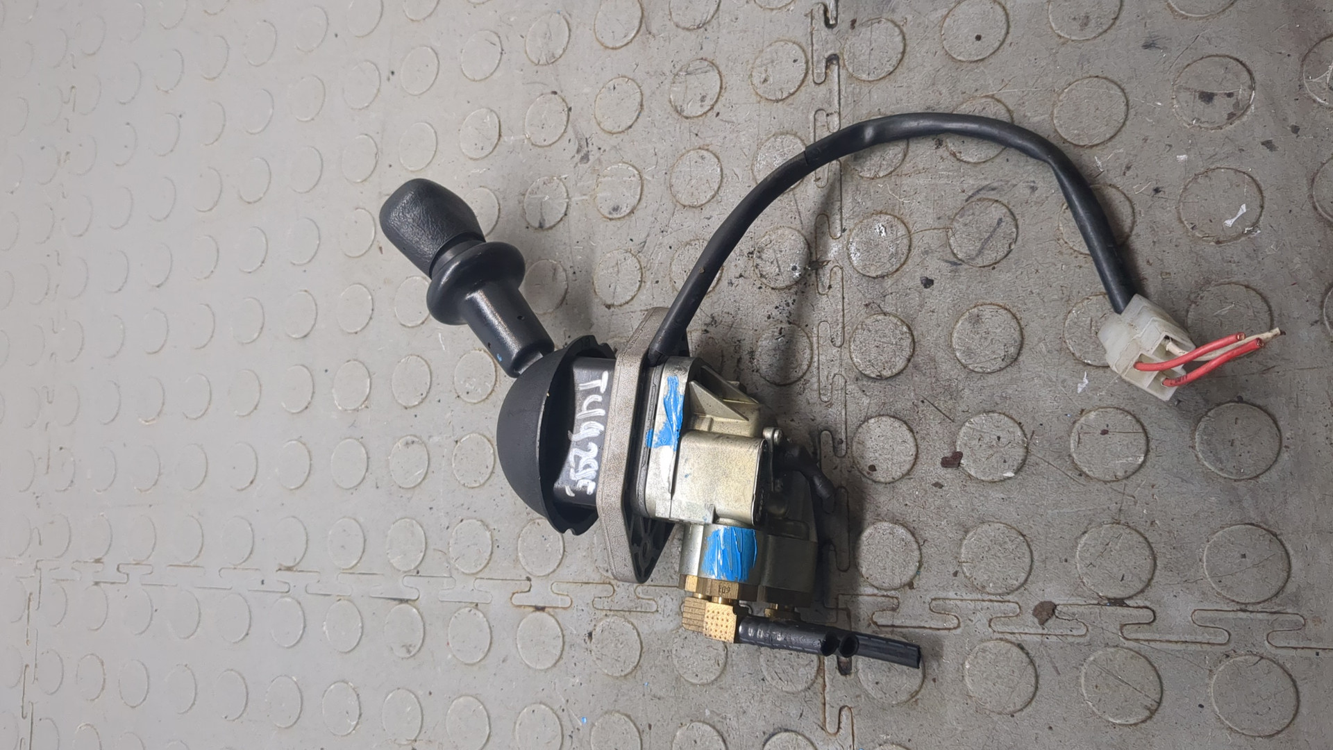 Кран ручного тормоза