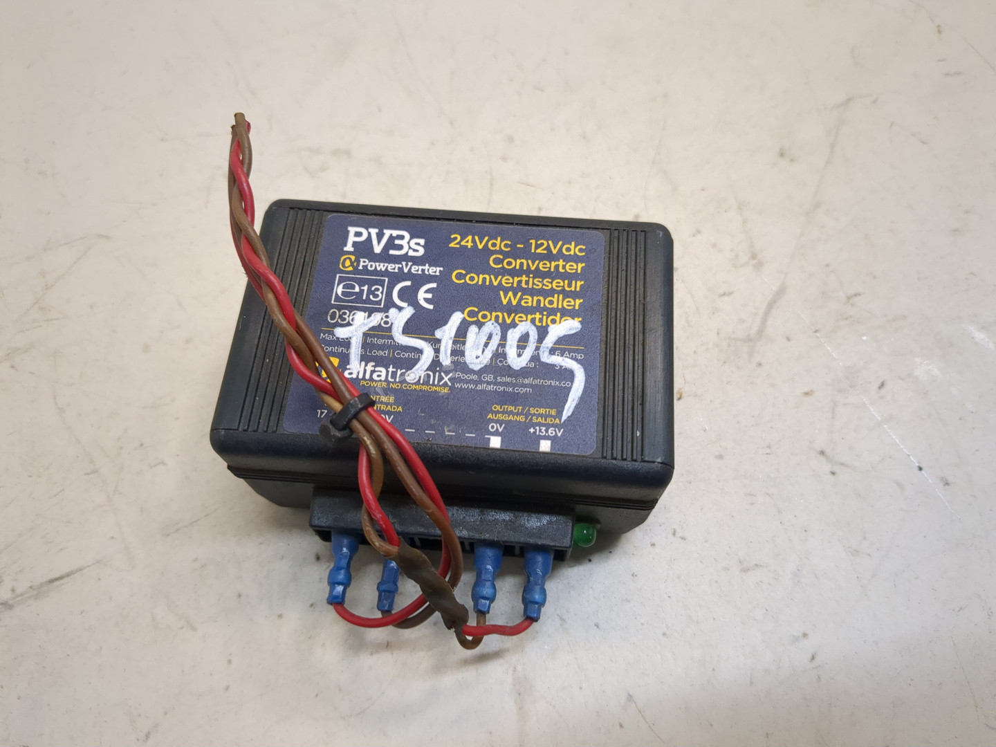 Преобразователь напряжения (адаптер)