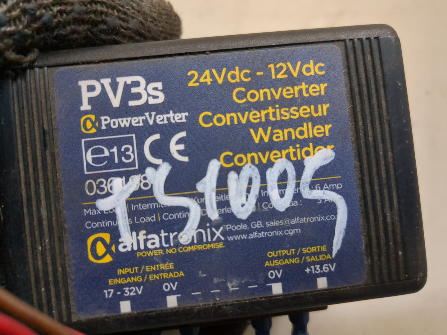 Преобразователь напряжения (адаптер)