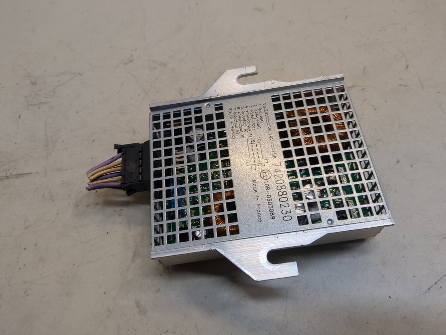 Преобразователь напряжения (адаптер)