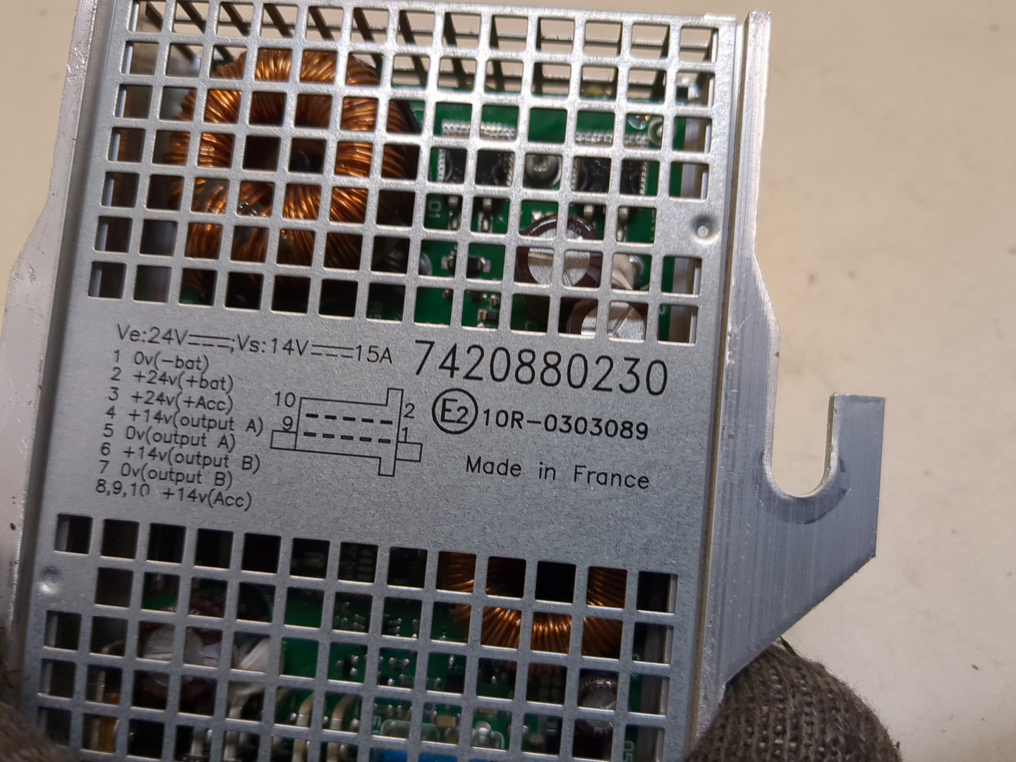 Преобразователь напряжения (адаптер)