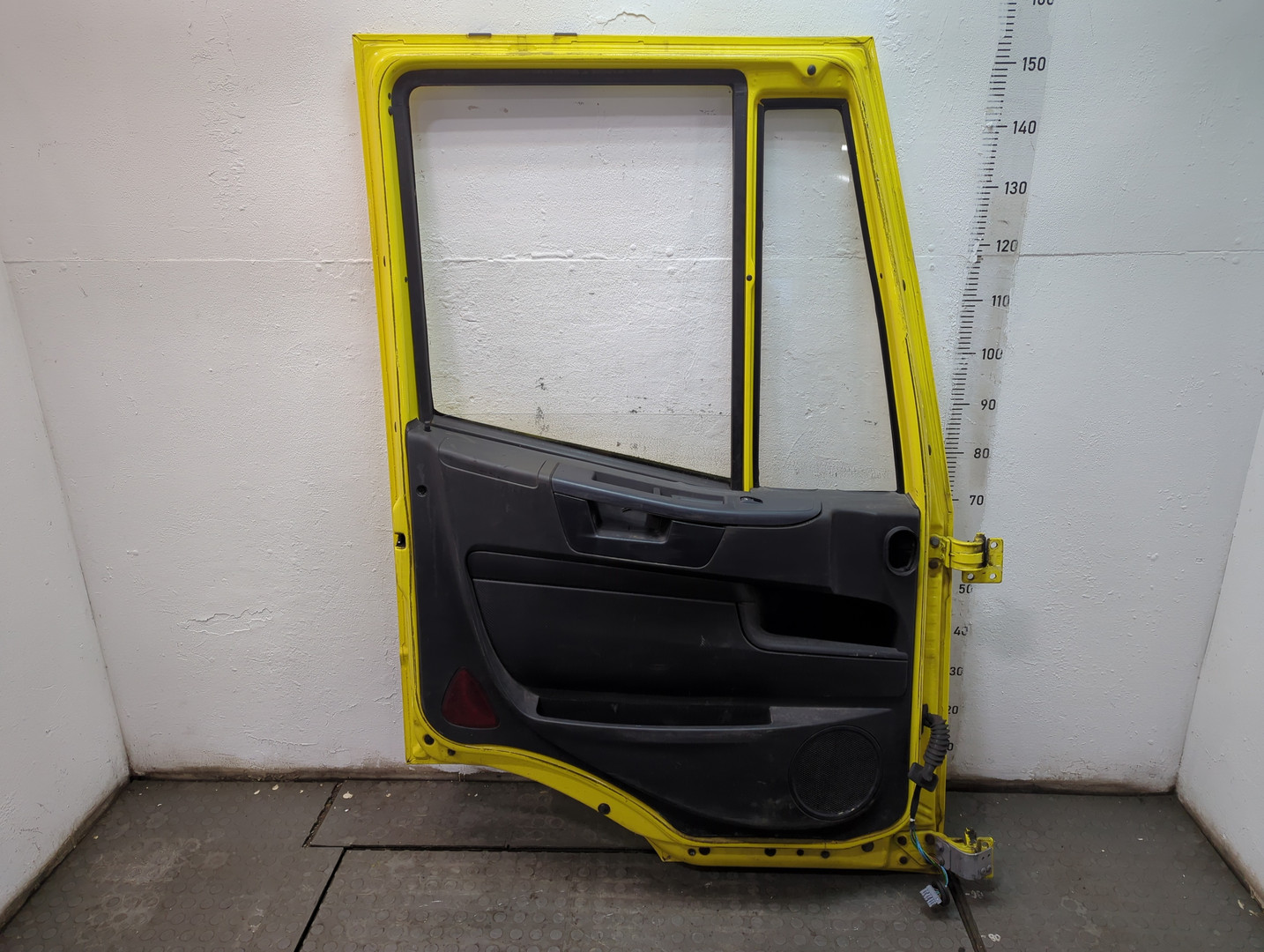 Дверь передняя левая