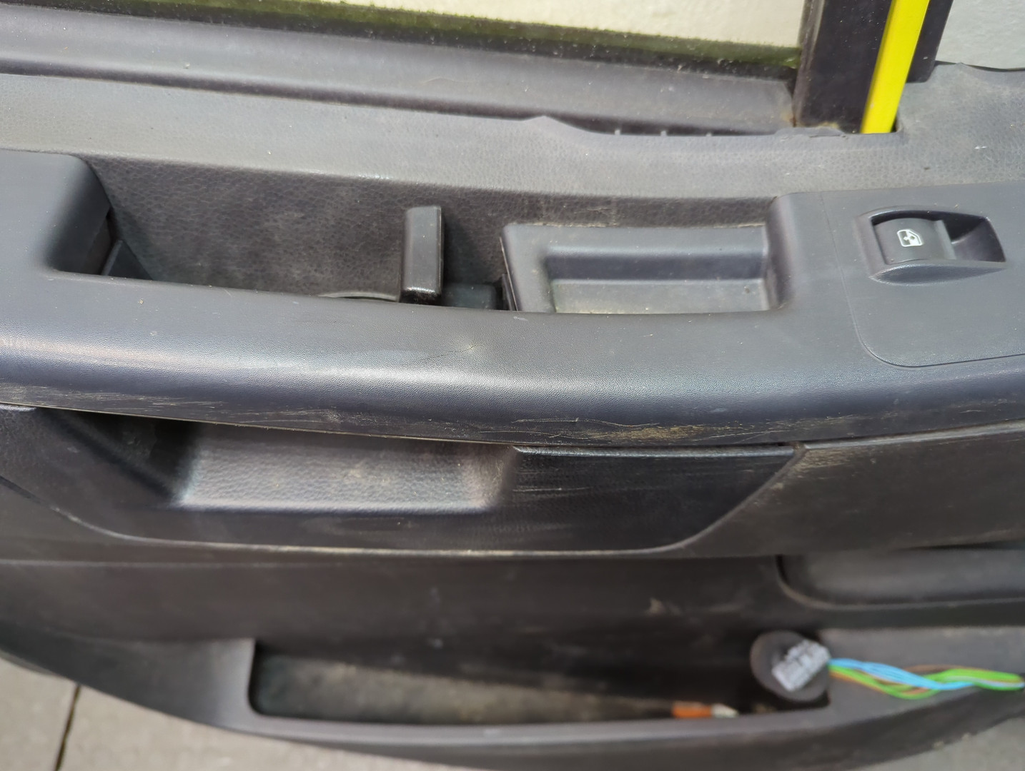 Дверь передняя левая