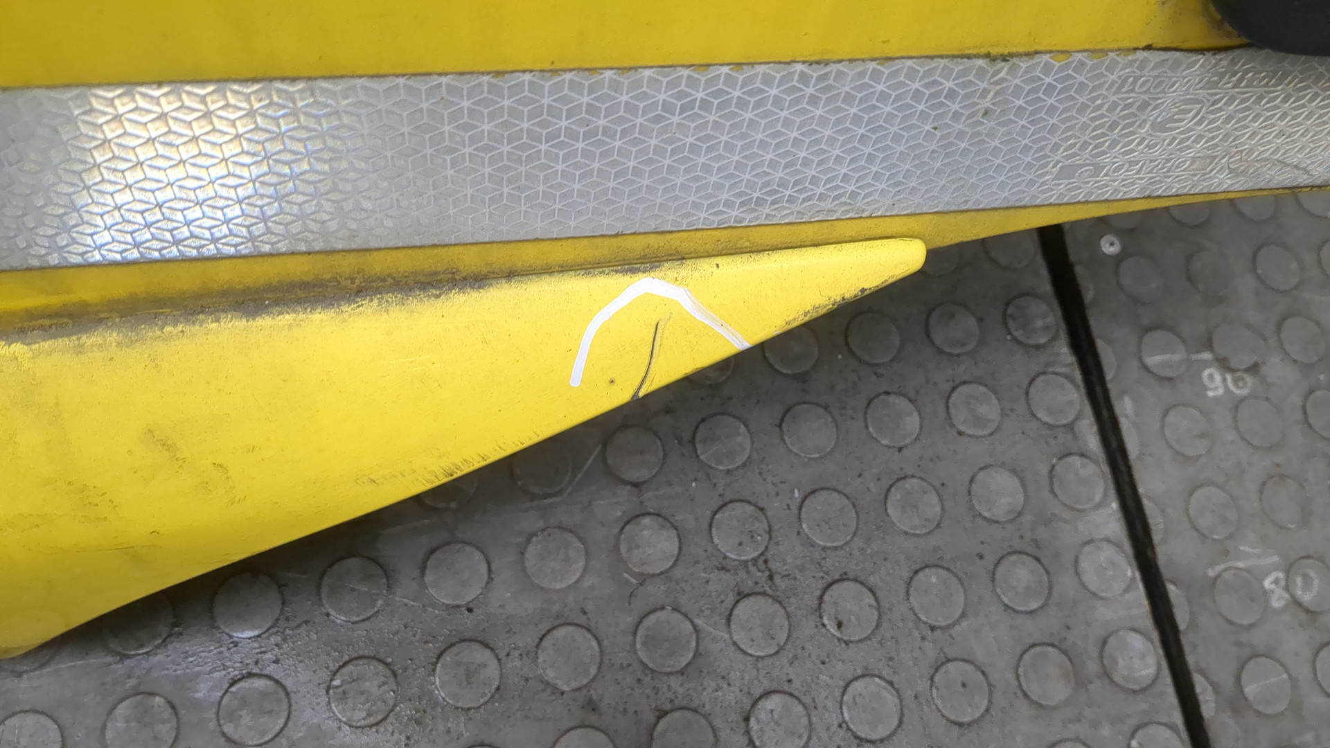 Дверь передняя левая