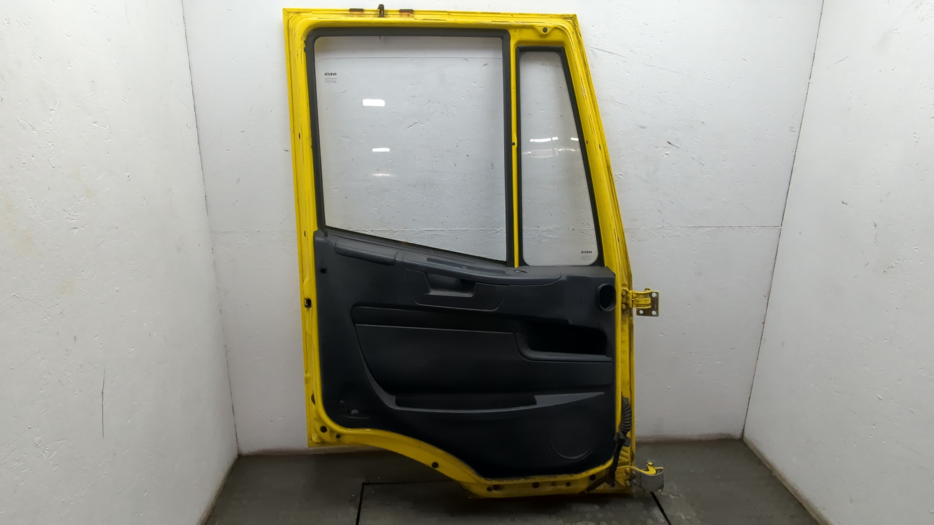 Дверь передняя левая