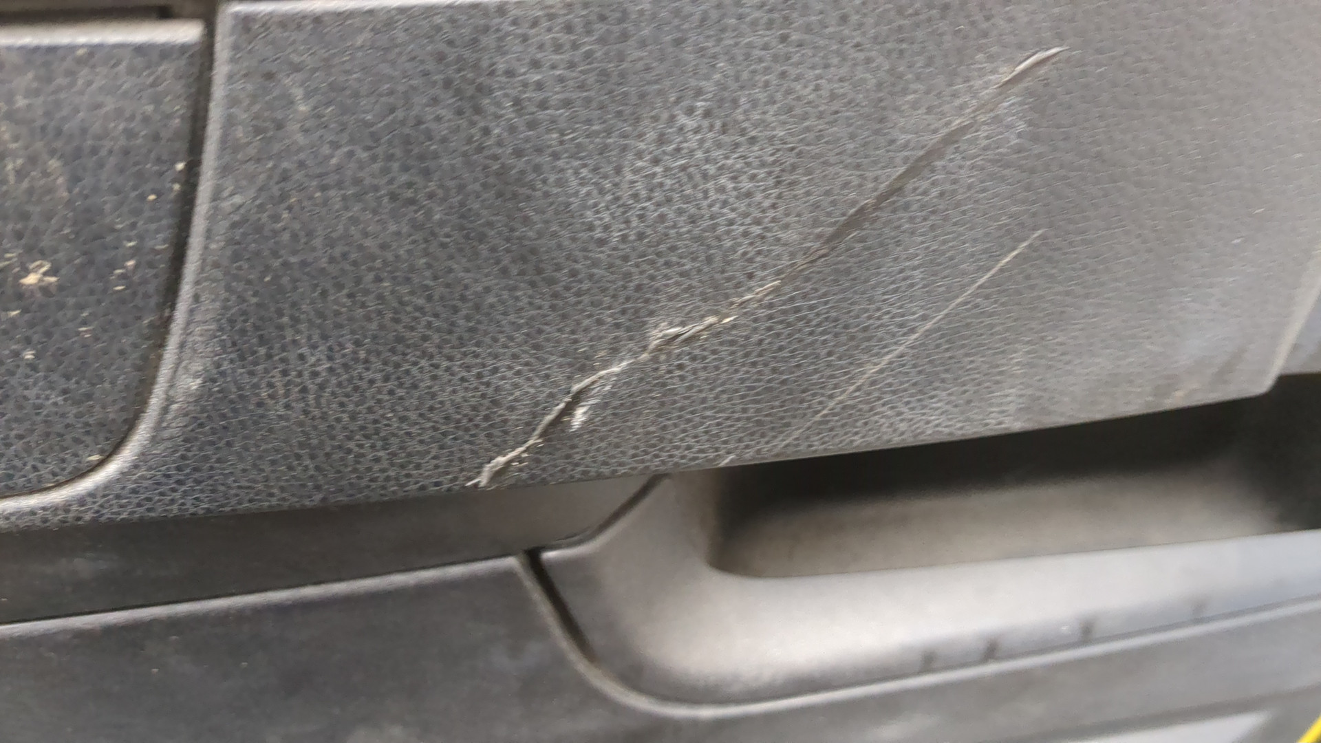 Дверь передняя левая