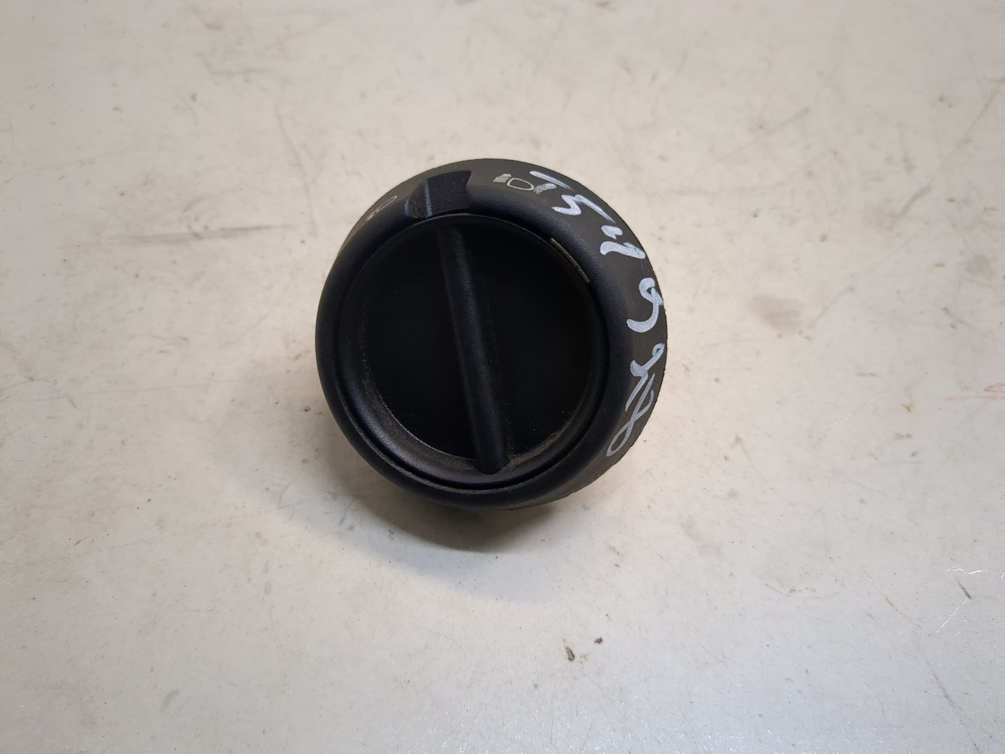 Кнопка корректора фар