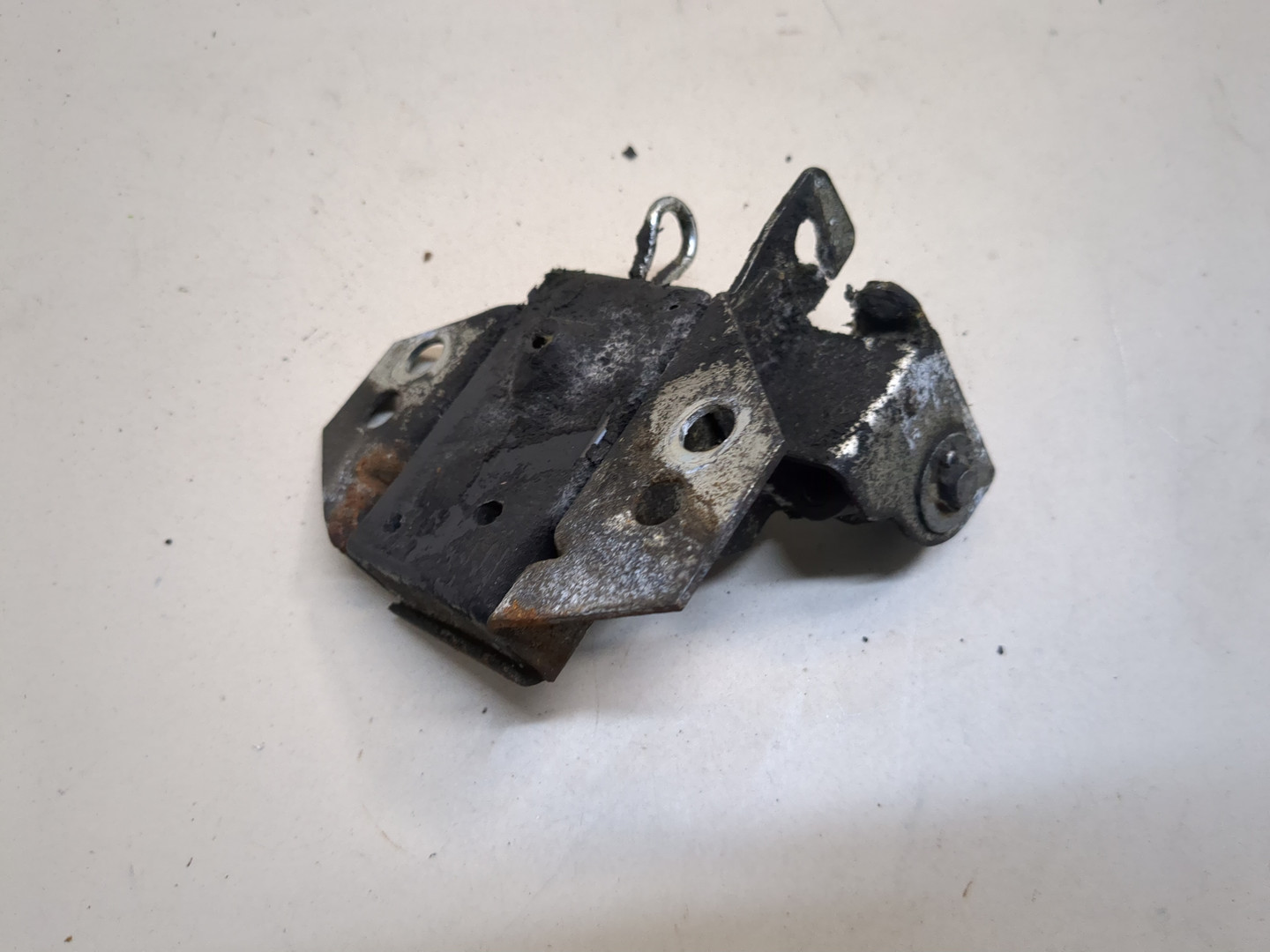 Замок капота для Stralis 2002-2022