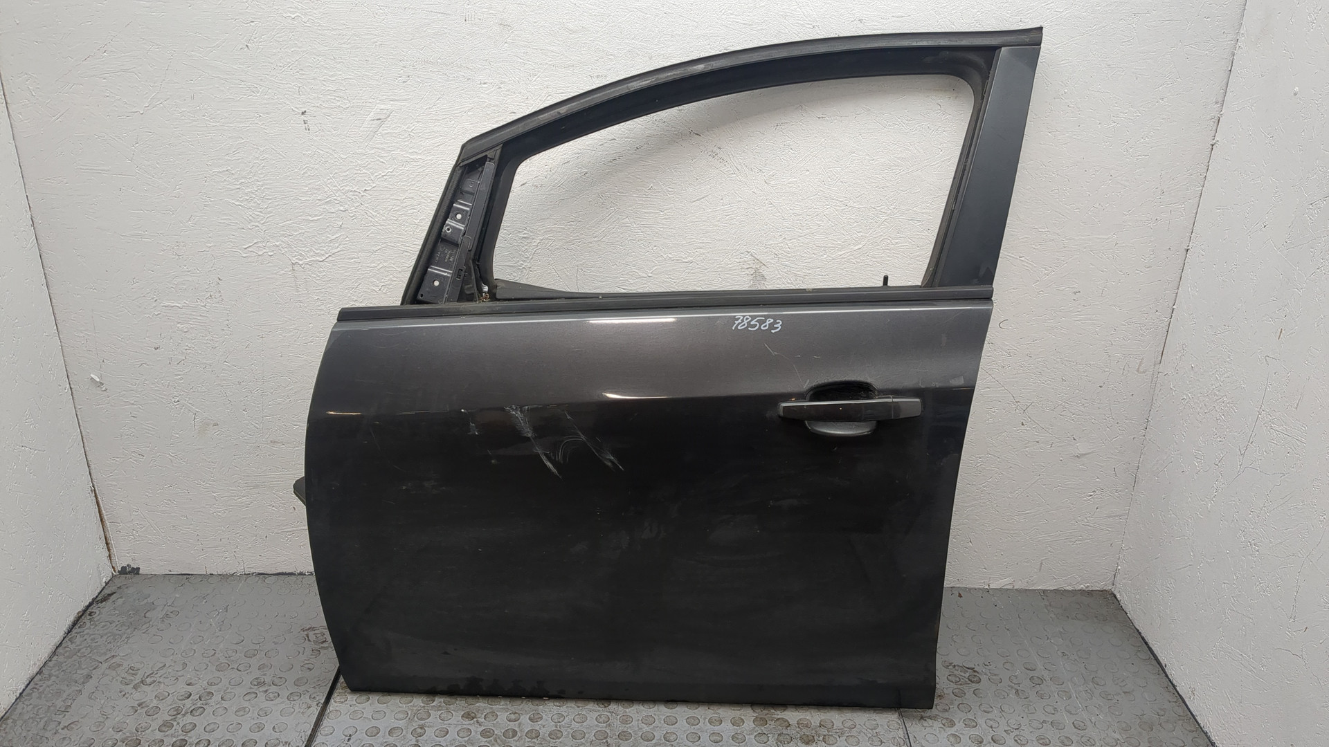 Дверь передняя левая