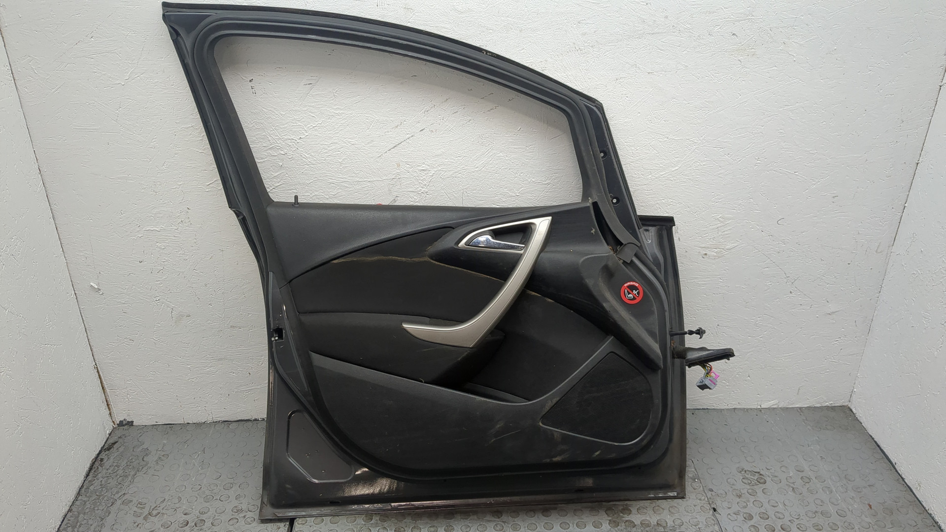 Дверь передняя левая