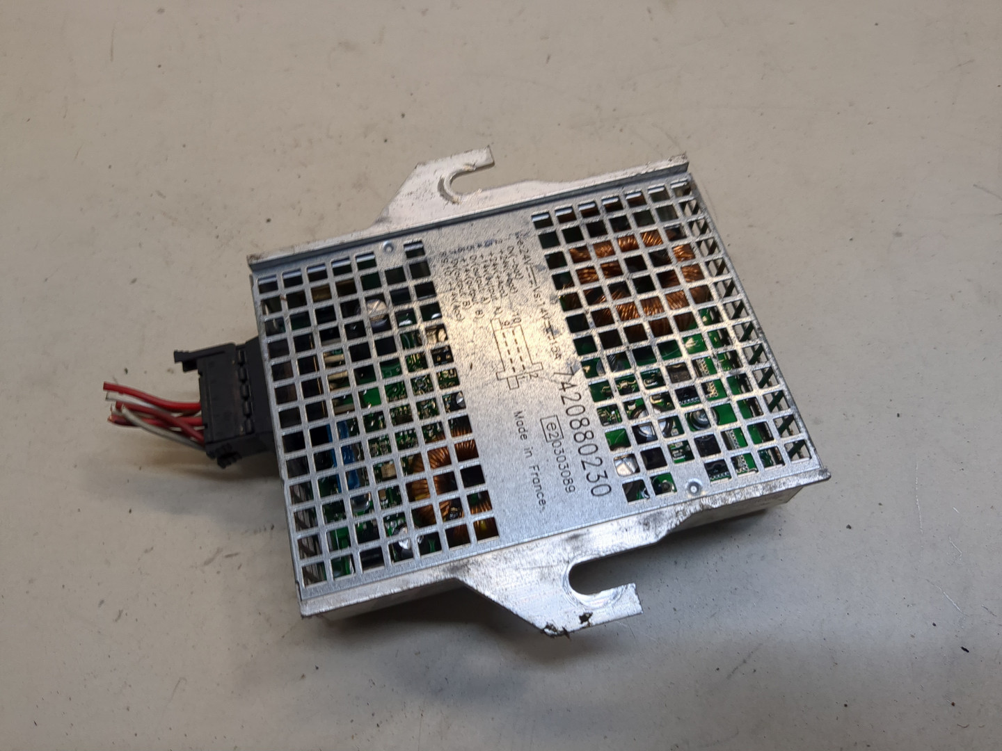 Преобразователь напряжения (адаптер)