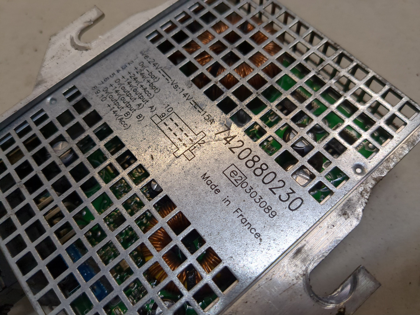 Преобразователь напряжения (адаптер)