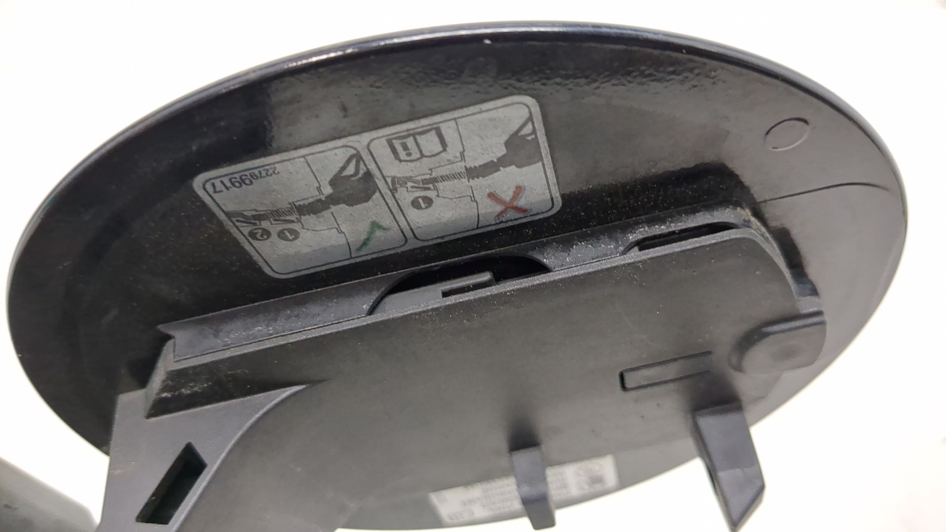 Лючок бензобака