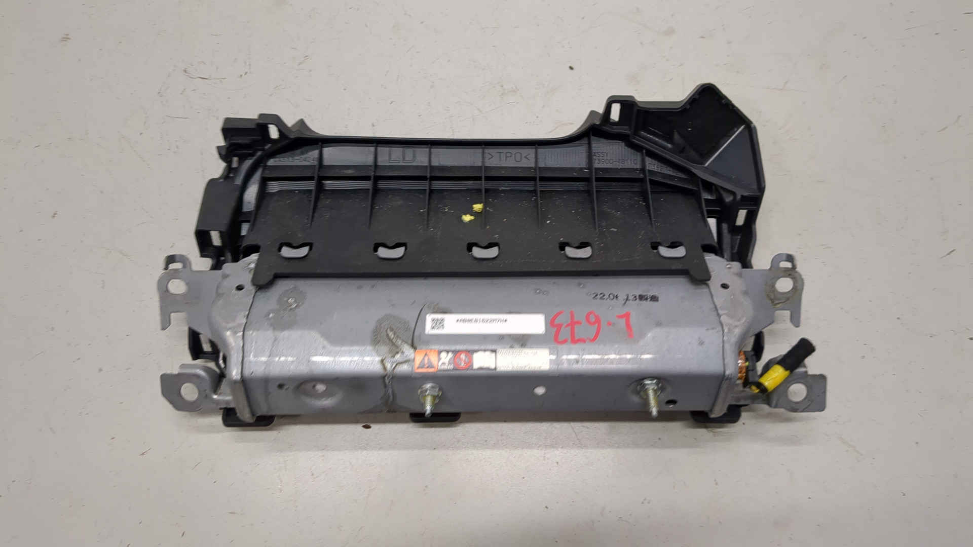 Подушка безопасности нижняя (для колен)