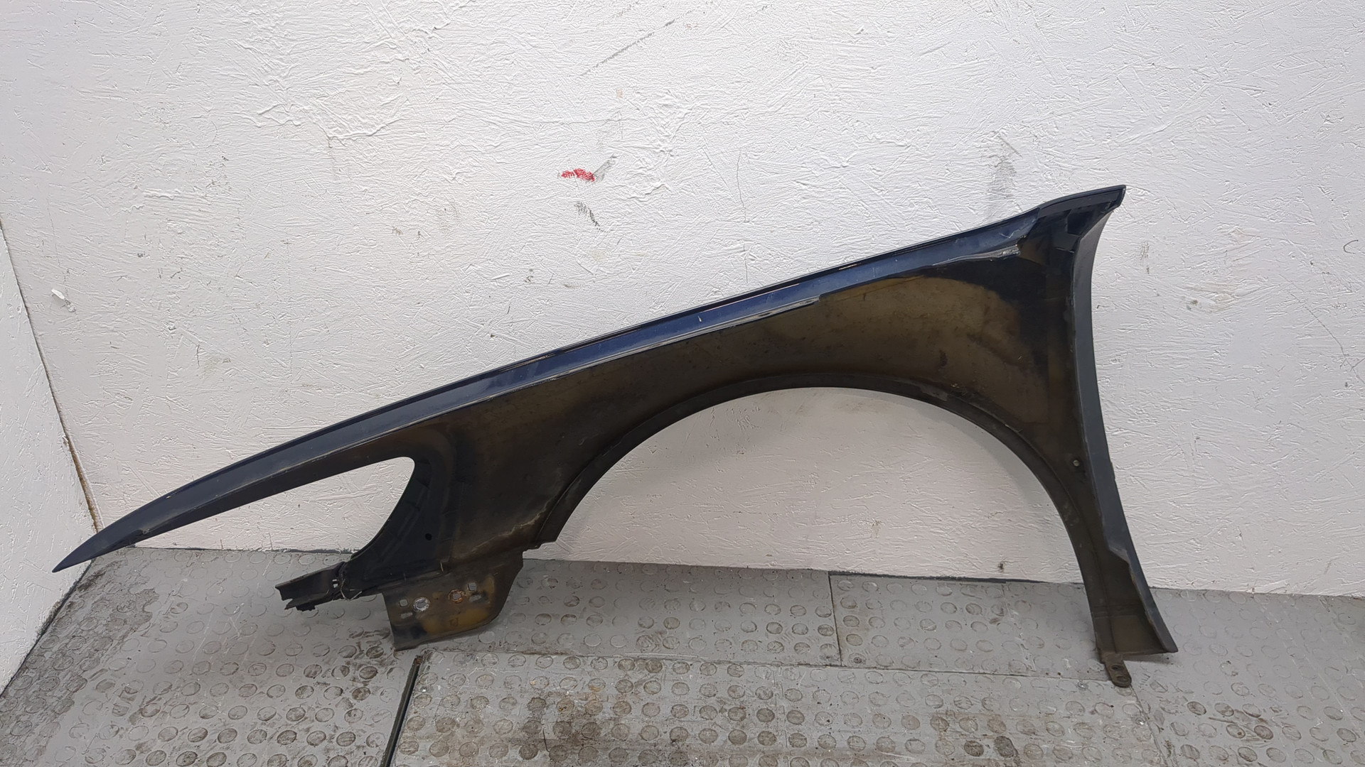 Крыло переднее правое