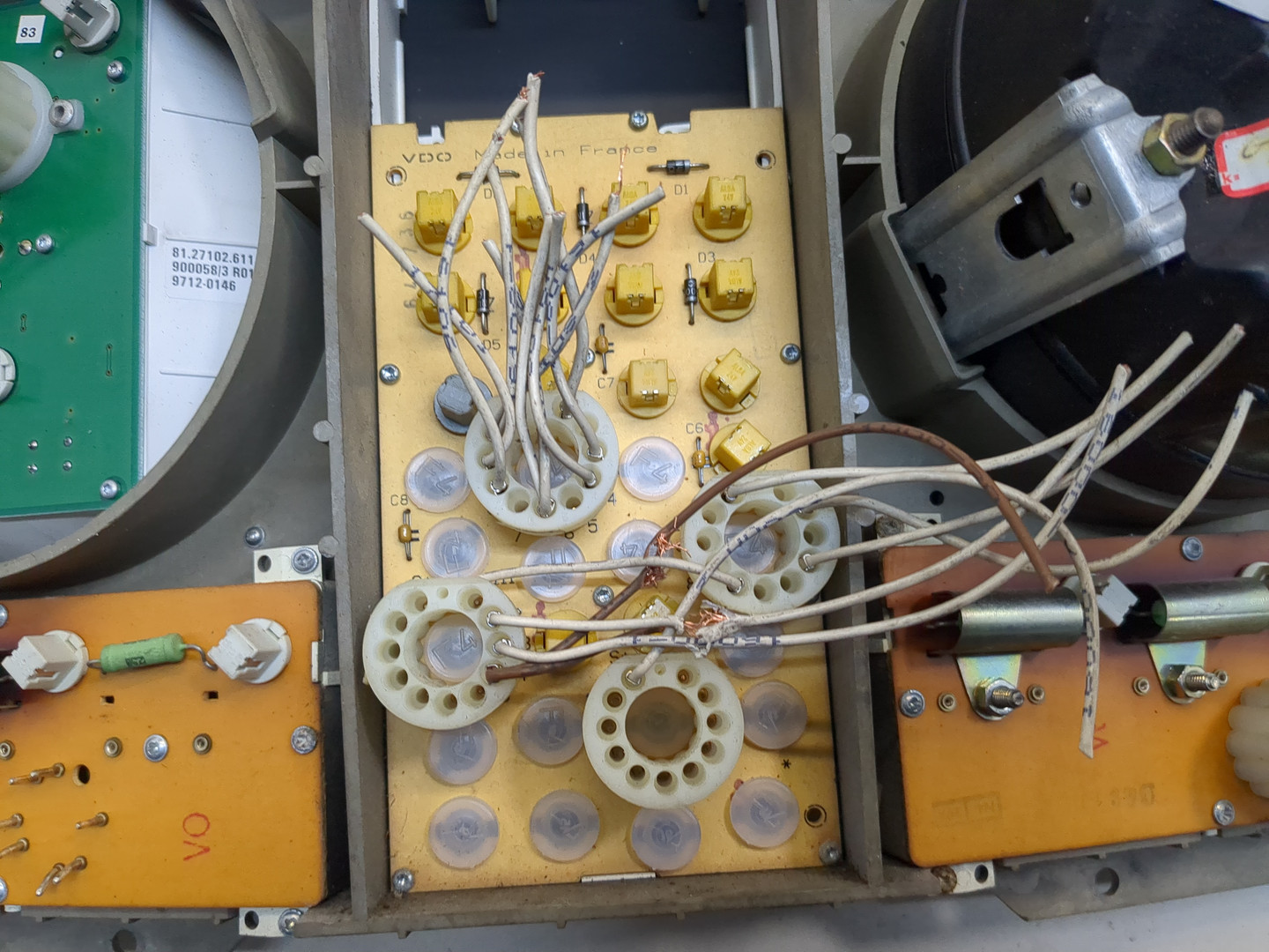 Панель приборов