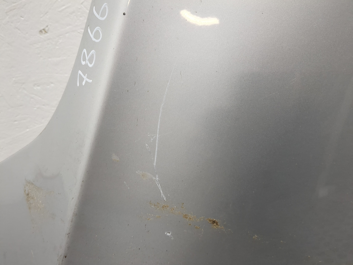 Крыло переднее правое