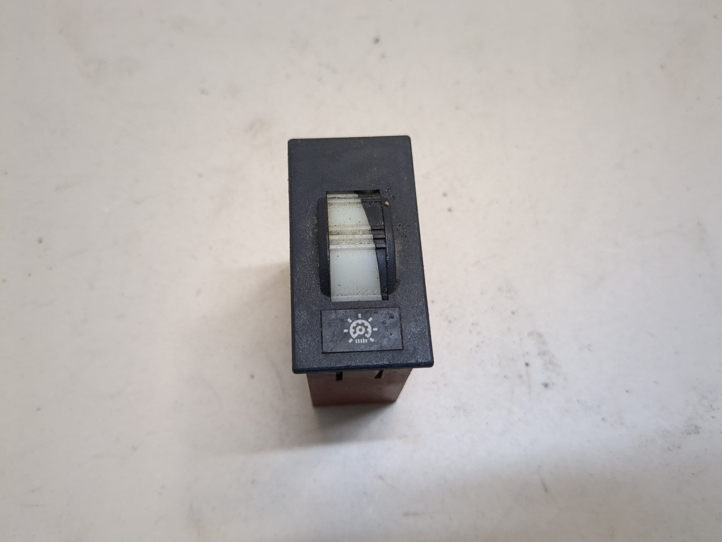 Кнопка корректора фар