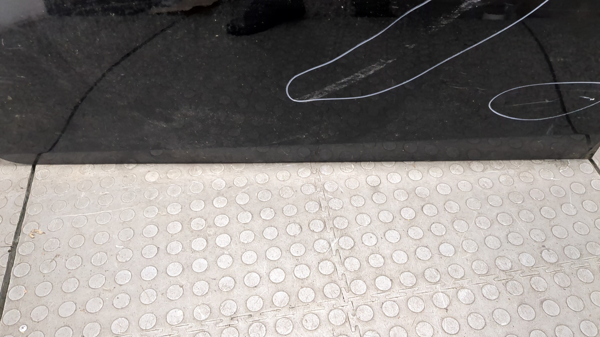 Дверь передняя левая